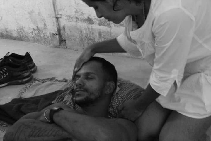 Como hace casi un año, Maykel Osorbo está de nuevo en huelga de hambre y sed. Pero esta vez desde un calabozo. Nada muestra mejor la situación de Cuba: un artista nominado a los Grammys Latinos, preso y plantado por sus derechos.
#patriayvida #MSILibre @CIDH @ONU_es @UEenCuba