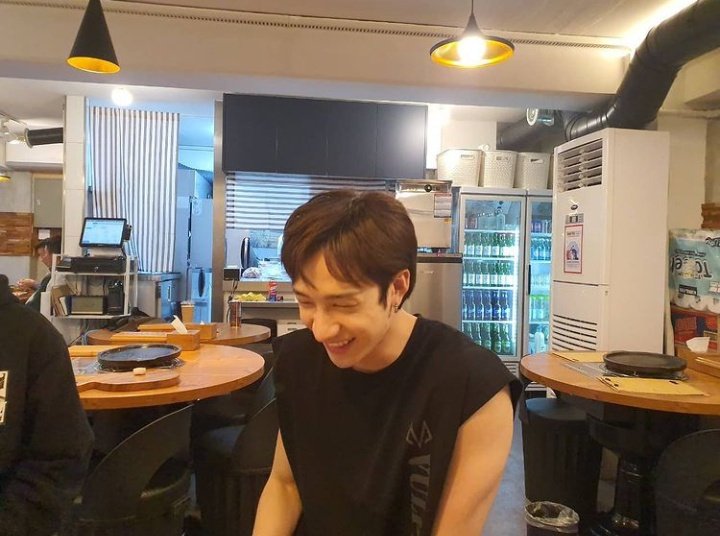 mshanlino's tweet photo. Not a boyfriend but he is the ideal type of husband you can't have

-thread-
Bangchan boyfriend, husband, fiance material https://t.co/zHI5IQRTGF