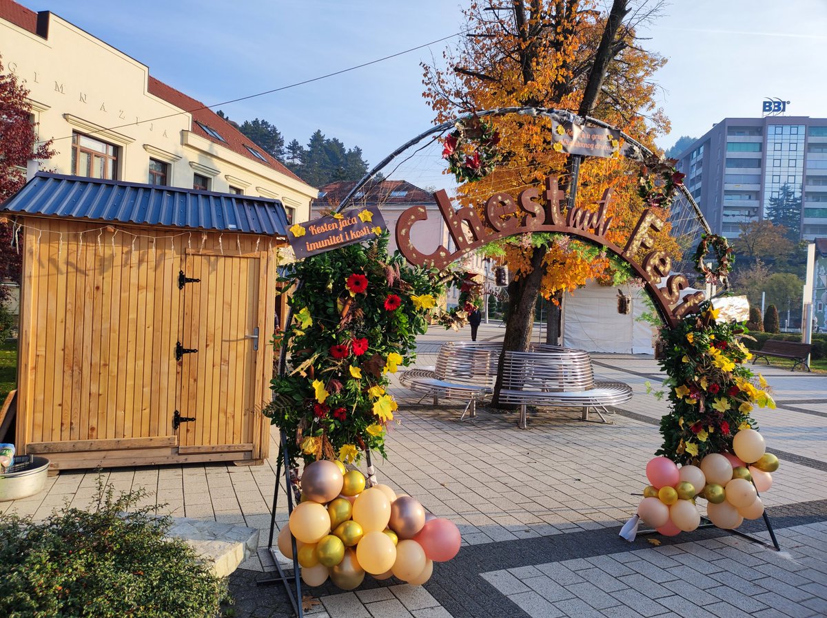 hamdijalj's tweet photo. Bujrum na festival kestena #Cazin #Krajina #ChestFest #Bosnia #BiH @TravelBosnia @Visit_Bosnia https://t.co/0vJKrIH0xS