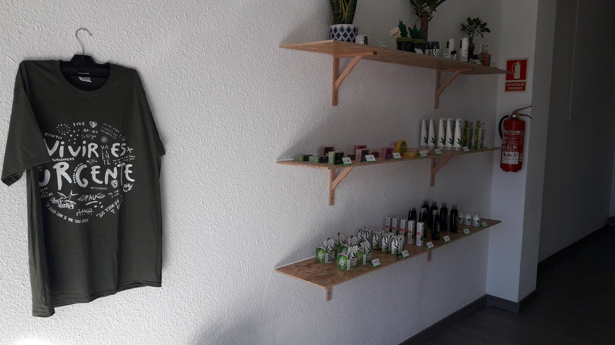 AdrycManellson's tweet photo. #Instantes
De una Tienda #CBD en la City, Santander Verde Mundo.
Justo al lado del @HUnivValdecilla.
Cantabria Infinita #Normalizando.
Alegría pues..🧚♂️😎 https://t.co/fIp5gUmbjA