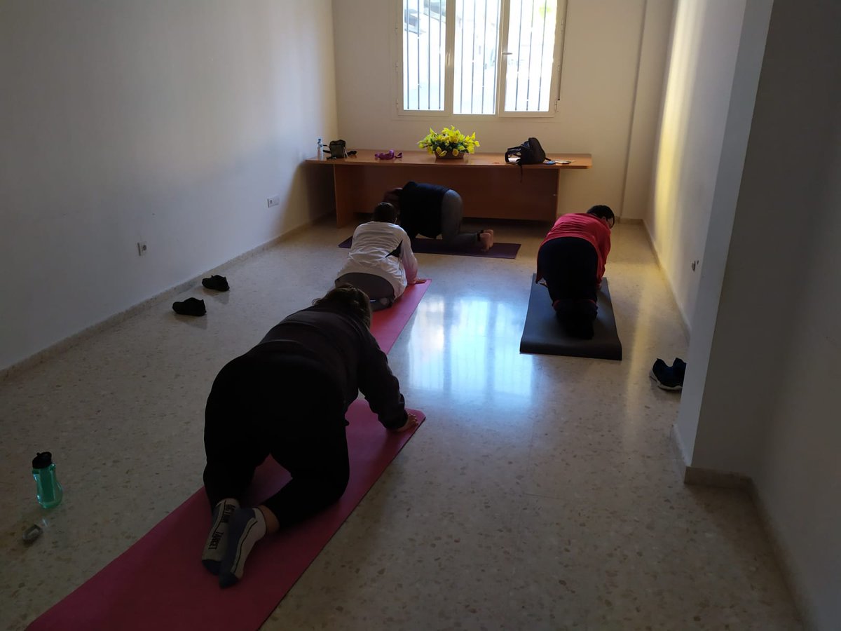 ¿Cómo empezar bien el día?¡Con una sesión de yoga! 
🧘🏻‍♂️🧘🏿🧘🏼🧘🏿‍♀☀️ ¡NAMASTÉ!
'El yoga nos trae al momento presente'. 
@DipdeBadajoz 
#Respirex 
#AcciónSocial 
#Puntodeapoyofamiliar 
#EquilibrioMental