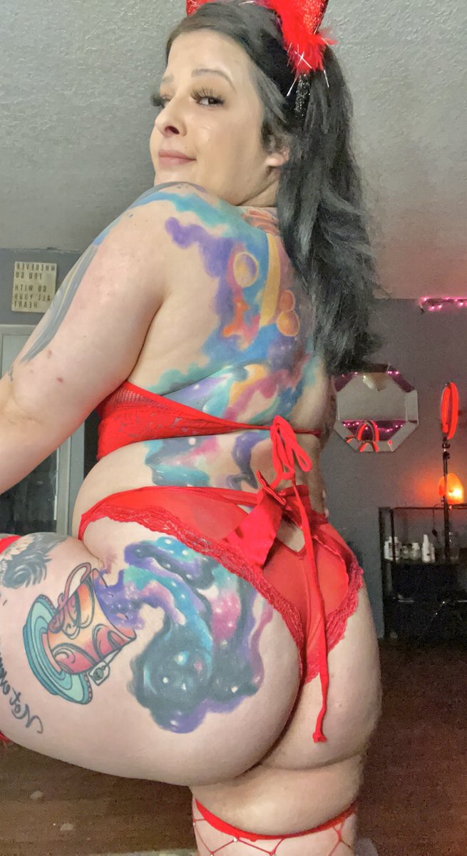 bbyd999's tweet photo. The devil is alive 😈👀@onlyfansnewbs @OnIyFansPodcast #onlyfanzgirl #followmeplease #contentcreators #halloween2021 #sexydevil #girlswithtattoos #tattoo #tattoos https://t.co/DUqT9rA4wF
