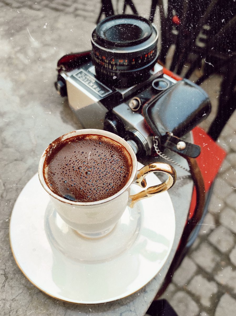 Sürekli kaçan ama nereye kaçmak istediğini bilmeyen insanın hakikati, “nereye” sorusunda değildir, “nereden” sorusundadır.