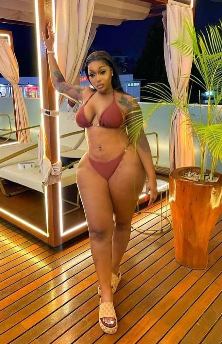 SunOfAfrica4's tweet image. Do you know you can disarm your enemy with a simple smile and a pose😄