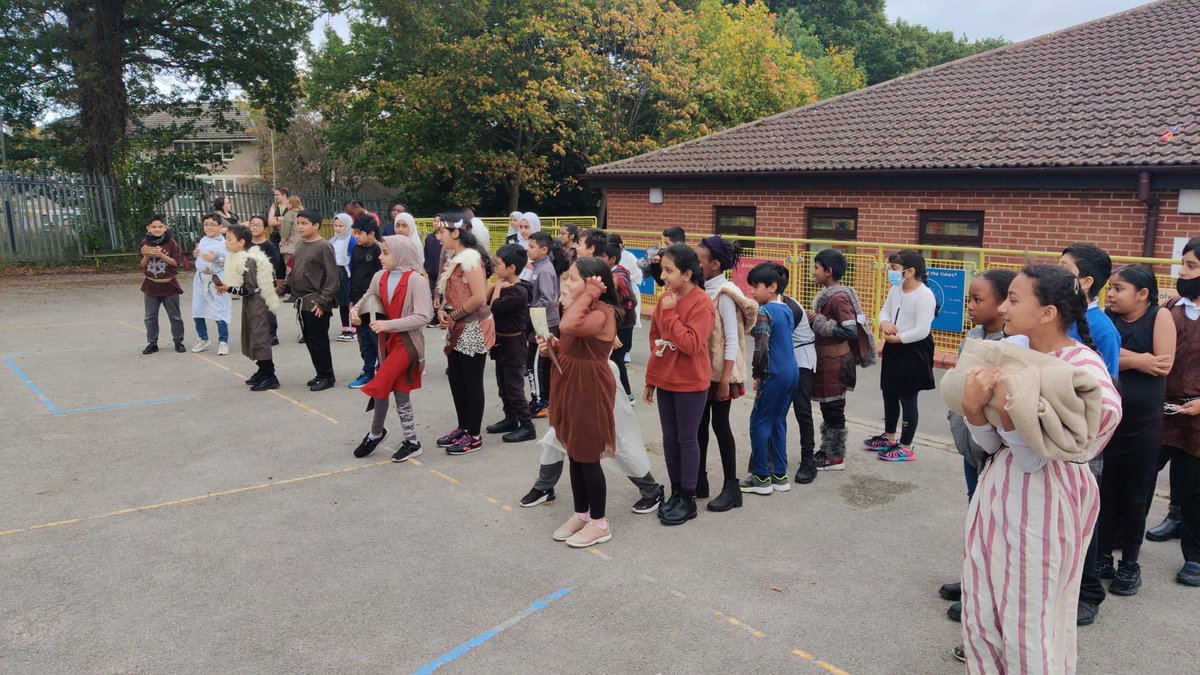 Rowlatts_TMET's tweet photo. Year 5 are ready to go raiding! Look out England! #ViciousVikings #enrichment #RMtopic #RMhistory https://t.co/ZvJTg1o2mJ