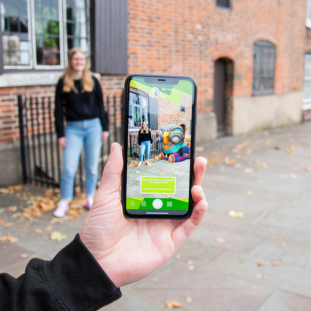 #AR and #VR allow customers to get up close and personal with both products and environments – improving awareness, accelerating purchasing processes and giving users more control.

Want to explore the power of #ImmersiveMarketing? Learn more: ow.ly/p2iw50GxfRq