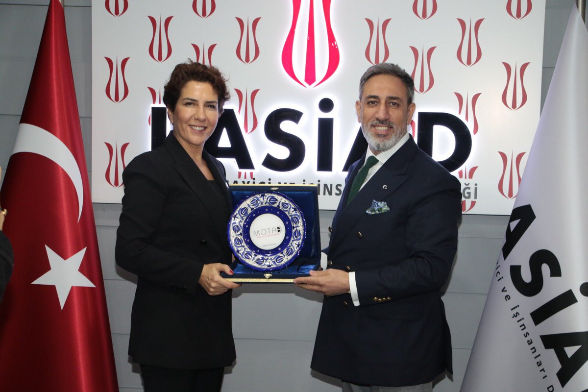 Lasiadorg's tweet photo. Başkanımız @GiyasettinEYP , Saymanımız Erdem S. Karabağlı Ve Yönetim Kurulu Üyemiz @MertKaracaTR, @MotadTr Derneği Yönetim Kurulu Başkanı @betulerenisik ve Yönetim Kurulu üyelerini derneğimizde ağırladılar. #lasiad #laleli #motad #modavetasarım #moda #tasarım https://t.co/TQaQMlrtIv