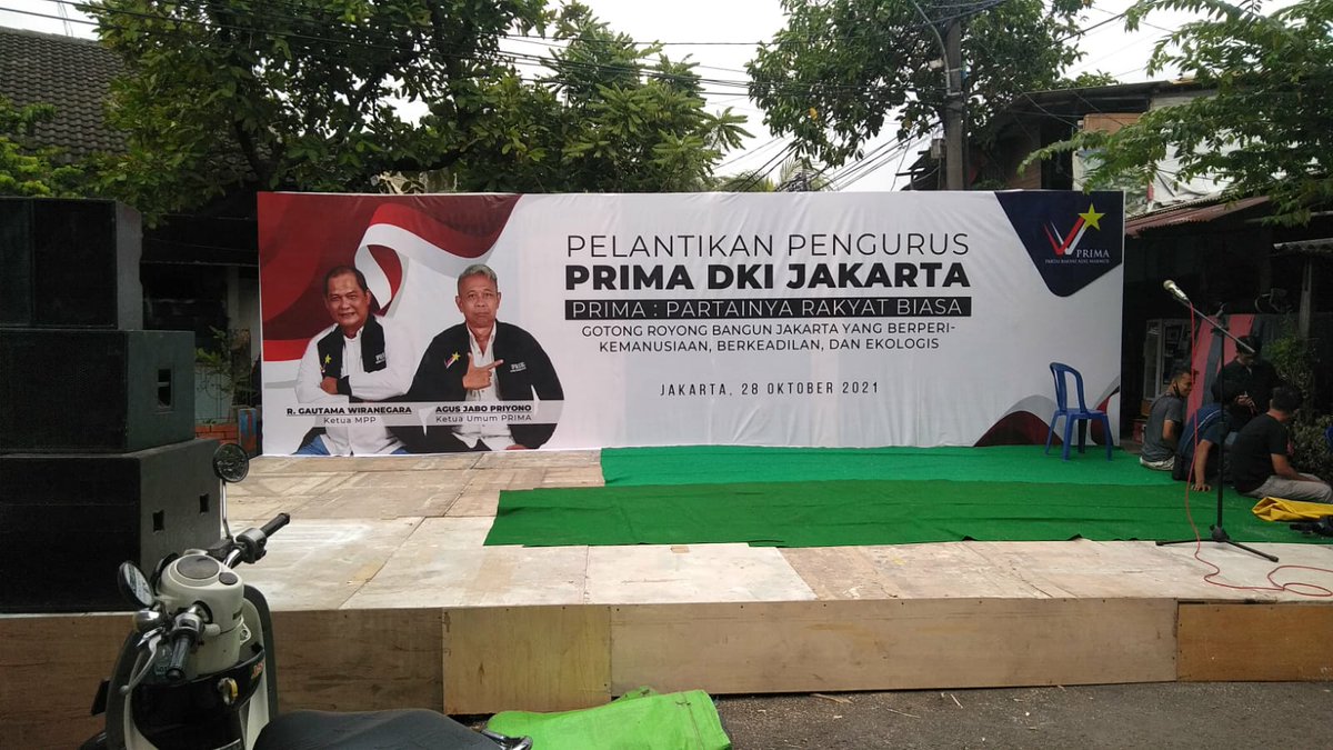 Besok, 28 oktober 2021, @prima_or_id akan melantik pengurus DPKc se-Jakarta raya.

Acaranya di buat di tengah2 perkampungan warga. Panggungnya dibuat secara gotong-royong oleh pengurus dan warga.

Pesannya: PRIMA, partainya rakyat biasa.

#sumpahpemuda 
#PartaiRakyatBiasa