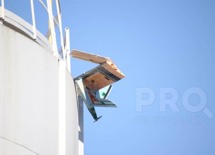 беспилотники атаковали нефтебазу