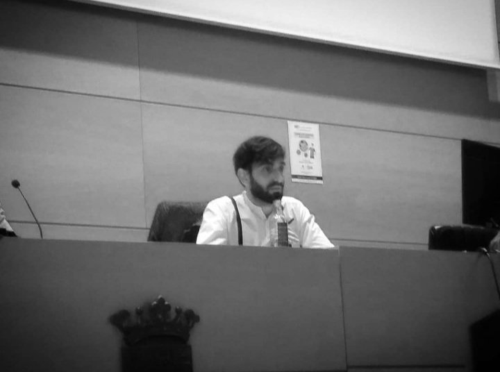 Stefano Pradel (<a href="/isittn/">ISIT - Trento</a>) presenta la comunicación "Tras el fuego: léxico de la desposesión en 'Cenizas son los días'" en el Salón de actos "Córdoba. Ciudad Mundo" de <a href="/UCOLetras/">Filosofía Letras UCO</a>.