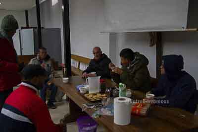 A cuestas con el #IMV
"Últimos datos del IMV: se reduce la lista de espera 
y aumentan las resoluciones positivas pero se 
mantienen los problemas de fondo" advertimos colectivos que acompañamos a personas solicitantes del Ingreso Mínimo Vital.
Nota: invisiblesdetetuan.org/imvnotaoctubre…