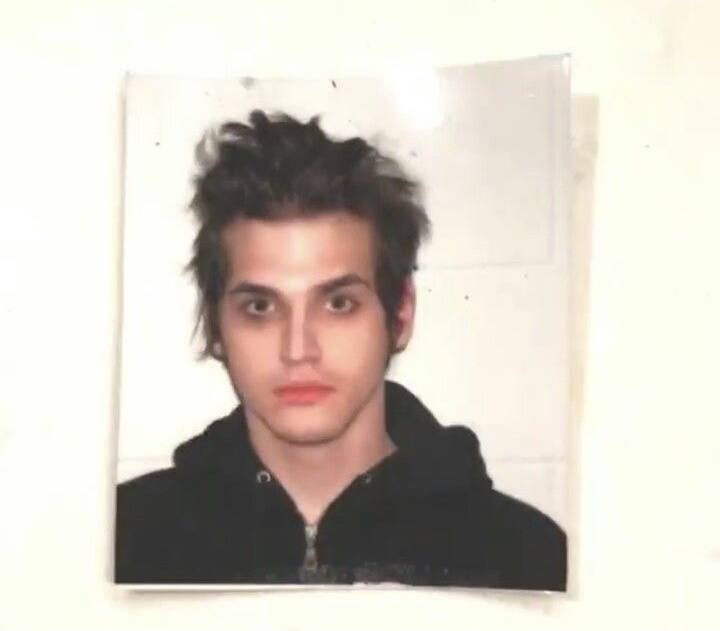 hourly mikey way 🖤 tweet media