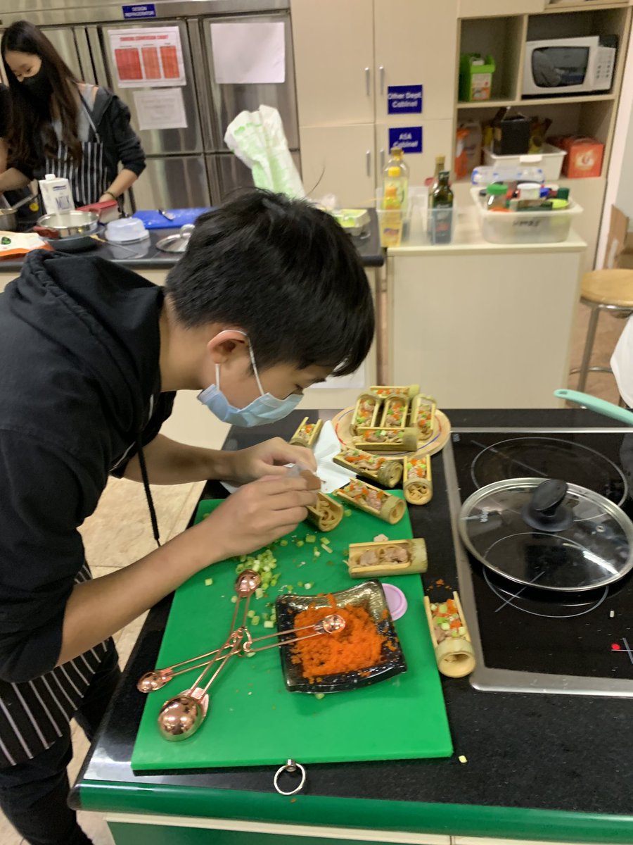 pimstar's tweet image. Gr10s on their last day in kitchen using the plates they made to present two chosen cultures in #mastersnack. Great efforts from all groups. Very proud of all of them @WAB_LIVE #mypdesign #wabdesign @klbeasley @r_langlands @brianmcewen