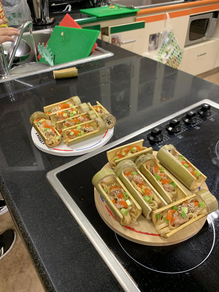 pimstar's tweet image. Gr10s on their last day in kitchen using the plates they made to present two chosen cultures in #mastersnack. Great efforts from all groups. Very proud of all of them @WAB_LIVE #mypdesign #wabdesign @klbeasley @r_langlands @brianmcewen