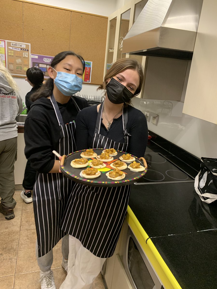 pimstar's tweet image. Gr10s on their last day in kitchen using the plates they made to present two chosen cultures in #mastersnack. Great efforts from all groups. Very proud of all of them @WAB_LIVE #mypdesign #wabdesign @klbeasley @r_langlands @brianmcewen
