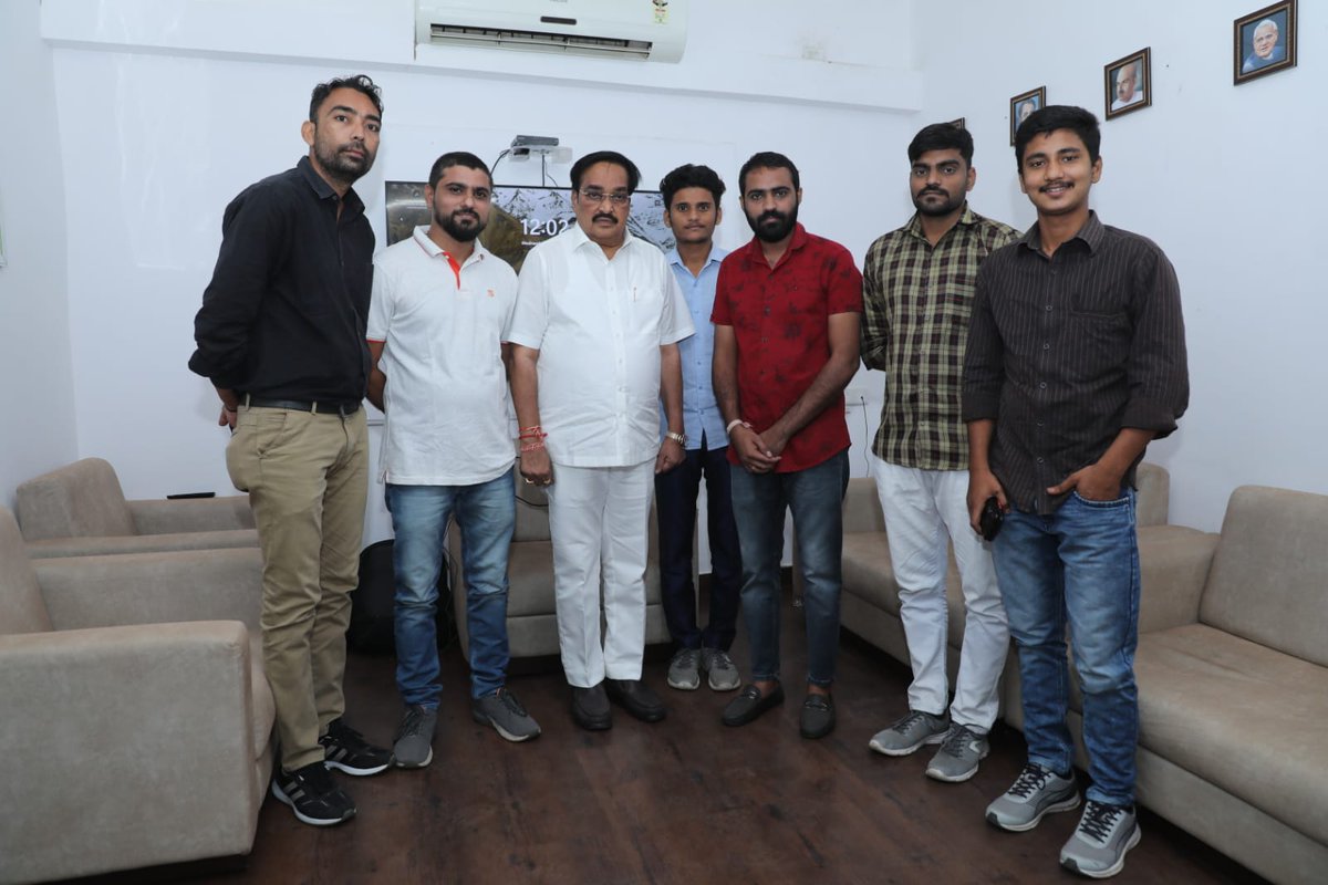 RajanThakkar9's tweet photo. બીજેપી ના પ્રદેશ અધ્યક્ષ શ્રી સી.આર.પાટીલ સાહેબ સાથે LRD_WAITING મુદ્દે સફળ મુલાકાત.. 

@CRPaatil 
@sanghaviharsh https://t.co/BY4jbmkWV2