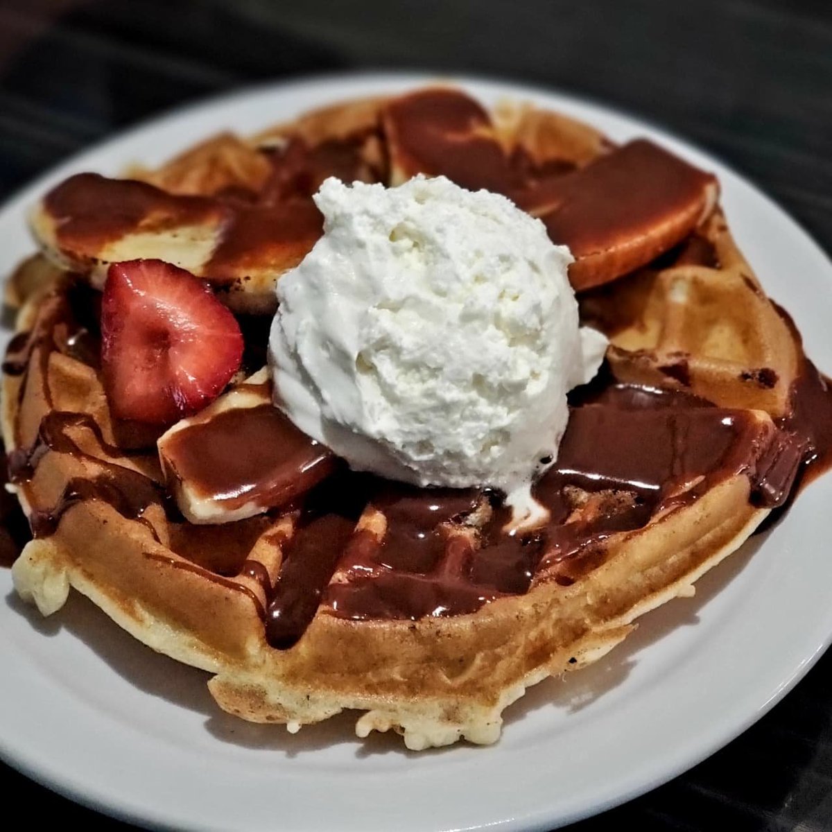 Treys Chow Down . Com tweet media