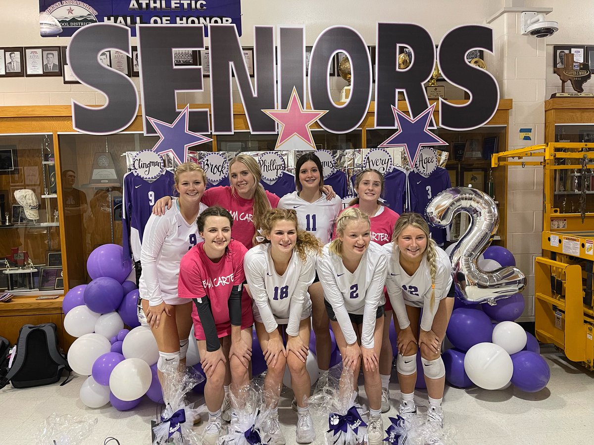 Shout out to our seniors for four years of commitment to BHS Volleyball!😍 Now let’s win some play-off games!💪🏻
