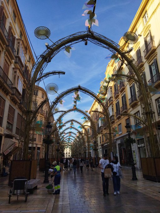 Me quedar&iacute;a a vivir en M&aacute;laga si no fuese por la Cruzcampo 😂💜 https://t.co/ECKAj6sBdJ