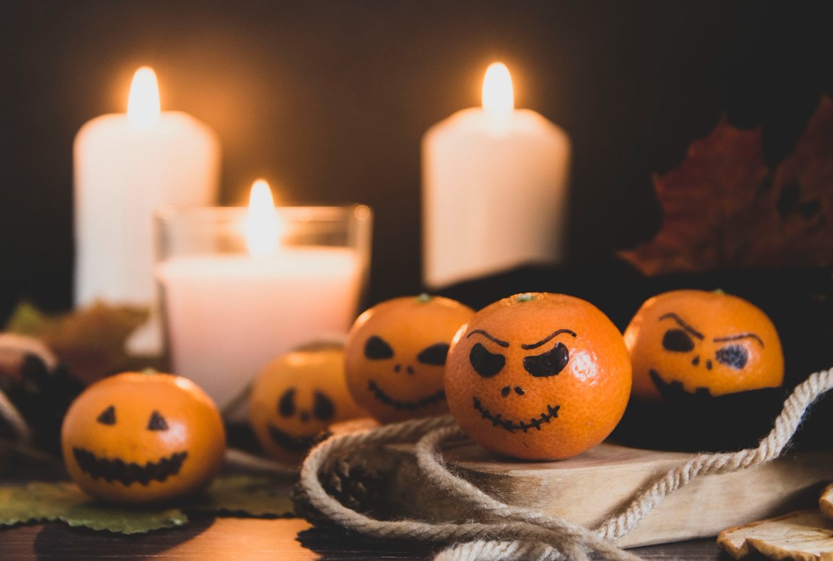 CitricsdeNules's tweet photo. 🧟¡Halloween ya está aquí!👻

🎃¿Y si cambiamos la decoración de calabazas por clementinas?🍊
Una actividad diferente para disfrutar con los más pequeños de la casa👪

🌜Te deseamos que pases una noche de miedo...😈 https://t.co/craAsAhuPR
