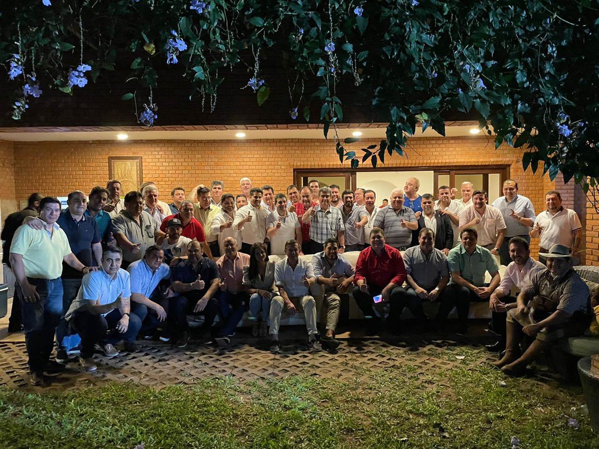 FreddyDecclesis's tweet photo. Anoche nos hemos reunidos con los senadores, mis colegas diputados, gobernadores, ministros y concejales, brindando nuestro total apoyo a la precandidatura de @HVelazquezPy
a la presidencia de la Rca 🇵🇾
#ToroVelazquez2023 https://t.co/leCHmKC3V2