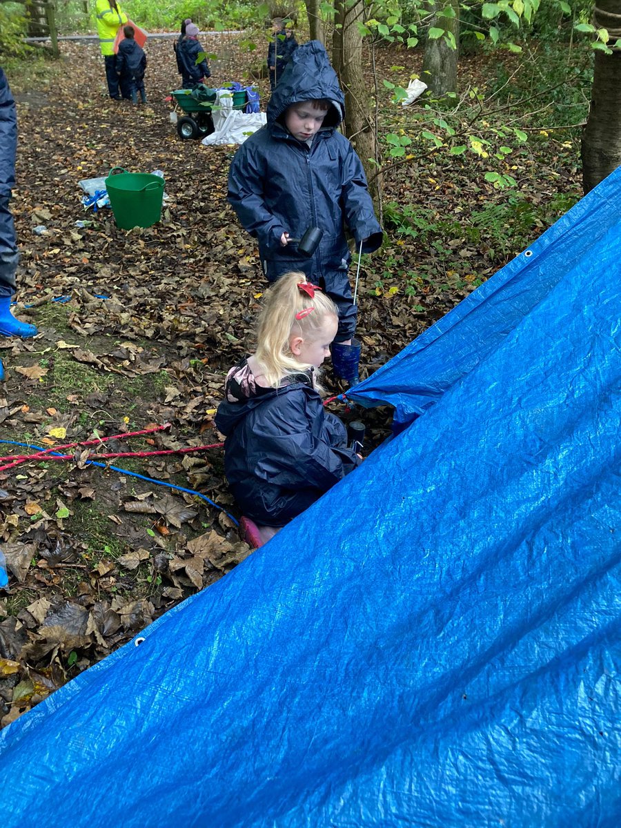 MissWilson888's tweet photo. P1 chose different materials to make a den. We ended up splitting up into two groups as we couldn’t choose just one way to make it! #dedridgegoesforawalk  @dedridgeps https://t.co/OKAQZi5ZvL