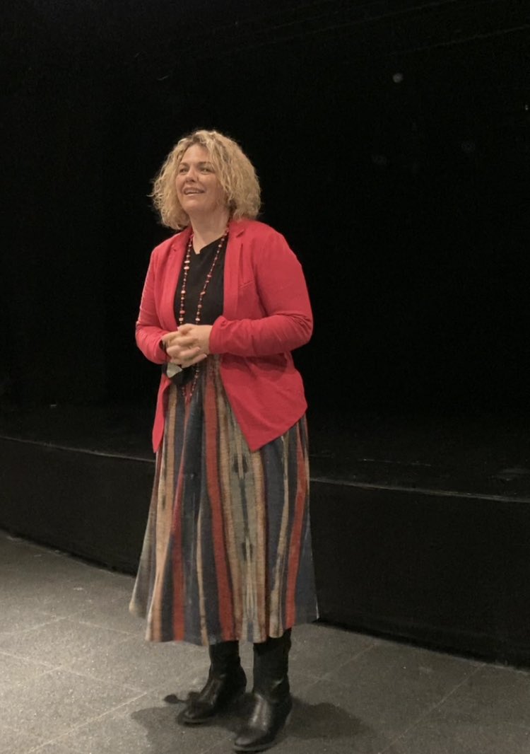 🔸Un comando de señoras amb armes com el cos, la paraula, la sororitat i amb una política feminista alegre i combativa a cop de “bolso” i taló!!! 🔸Moltes gràcies #ComandoSeñoras i <a href="/AliciaReyero/">Alicia Reyero marquez</a> 🔸#GarrotxaSenseViolències <a href="/Olotuit/">Ajuntament d'Olot</a> <a href="/CCGarrotxa/">Consell Comarcal de la Garrotxa</a> <a href="/OlotCultura/">Olot Cultura</a>