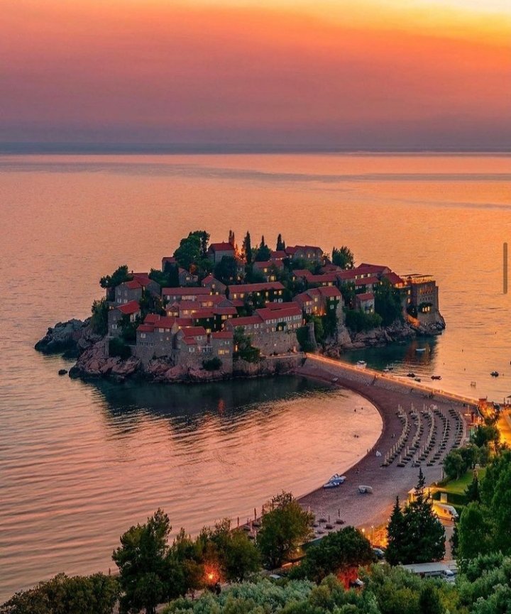 lovesgeography's tweet photo. Sveti Stefan, Montenegro. https://t.co/jHgO532v1O