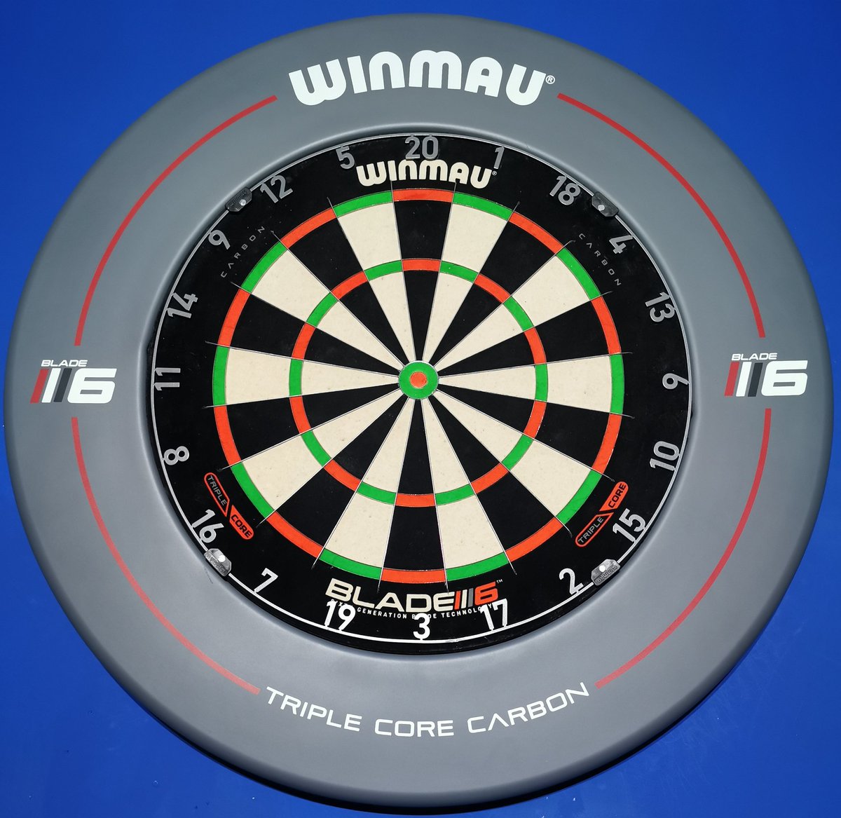 Darts_World's tweet photo. 🎯😍

Wow. Our testing guys @aim180ltd are on it here.

First impressions count and this looks like @Winmau have grabbed them.

#Blade6 #Triplecore

#TheOfficialVoiceOfDarts https://t.co/mBxmAXAk1n