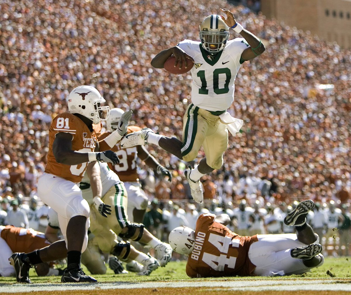 KingslayerTX's tweet photo. 3 more sleeps… #HexTex #SicEm #retroBU https://t.co/m3ArDK1ZF7
