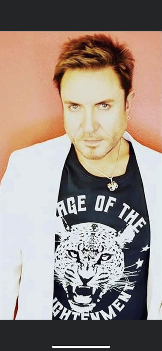 vanessamoore21's tweet photo. Happy birthday to @SimonJCLeBON 🥳Love love love the new album❤️ thank you for 40 years of great music. Can’t wait to see you live again next year 🥰 Always Your forever fan 😘 #DuranDuran #futurepast #SimonLeBon https://t.co/v74Rtx2Bgk