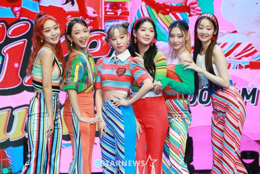 kvibesintl's tweet photo. D-Day comeback #SECRET_NUMBER, berikut adalah foto-foto dari press conference untuk single album mereka "Fire Saturday".

#SECRET_NUMBER #Fire_Saturday https://t.co/it9VRIOrxp