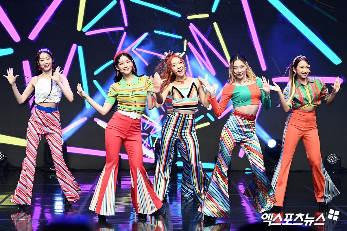 kvibesintl's tweet photo. D-Day comeback #SECRET_NUMBER, berikut adalah foto-foto dari press conference untuk single album mereka "Fire Saturday".

#SECRET_NUMBER #Fire_Saturday https://t.co/it9VRIOrxp