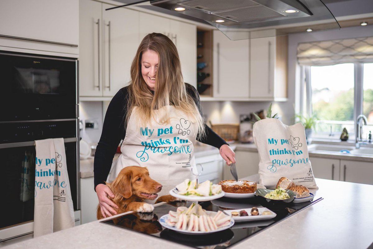 AnimalsAreWW's tweet photo. PAWSOME GIFT SET!

✨ In the Gift Set:✨

x1 B.A.A.WW socks
x1 Canvas Pawsome Apron
x1 Canvas Teatowel
x1 Canvas Tote Bag 

✨ All for just £28 with free postage ✨

‘Pawsome’ Gift Set with FREE POSTAGE - head on over to our ETSY now: https://t.co/0ka9QnPVIF 

#AdoptDontShop https://t.co/b5pdvqVHyD