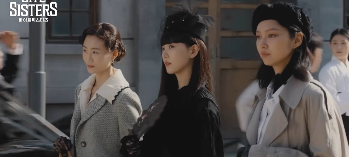 chococrcho's tweet photo. Semuaaa harus tau drama barunya Kang Hanna, Bite Sisters. Sumpah liat cinematographynyaa bagus bgt padahal web drama dan look at these women. Karismatik bgt💙💙

#BiteSisters #KangHanna https://t.co/6RFeoXruL6