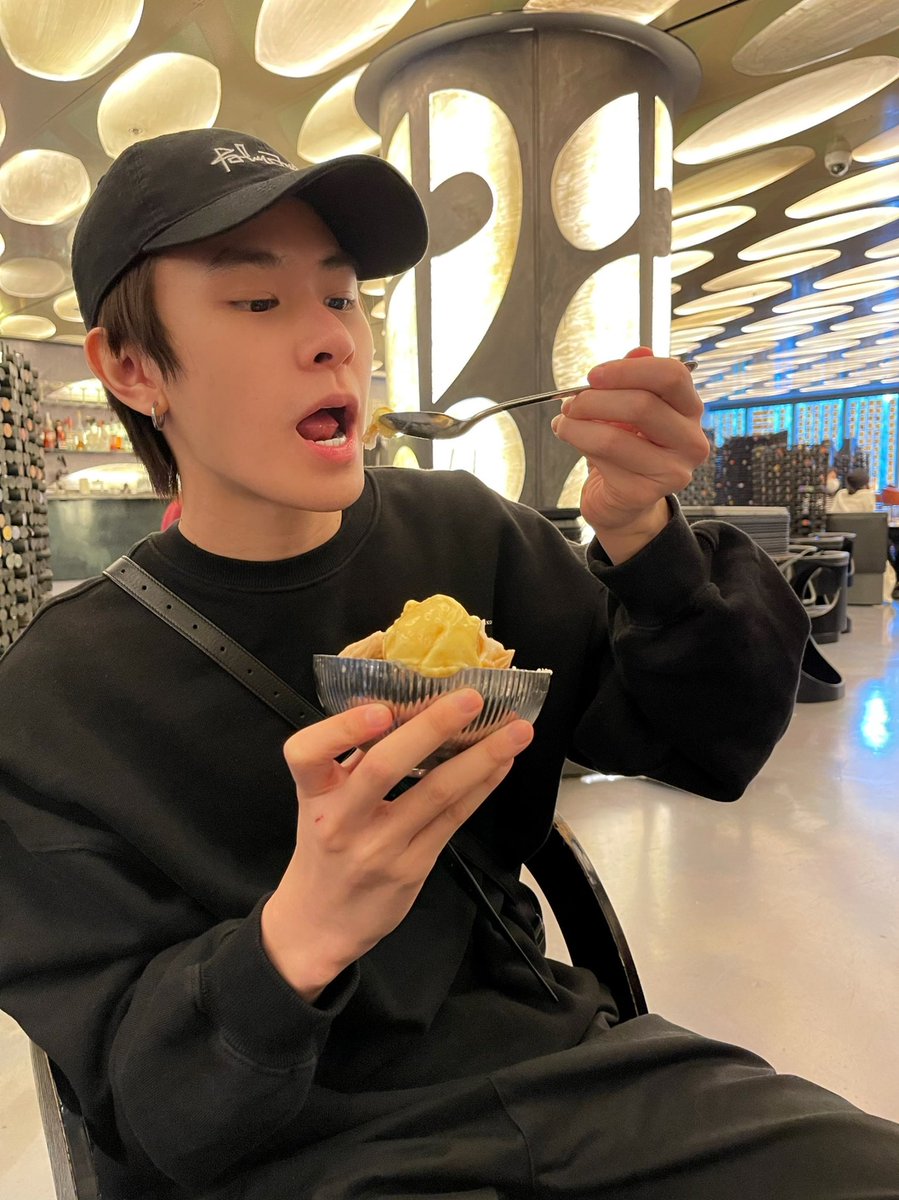 4NOLOGUE's tweet photo. Enjoy bingsu time 🍧😋

#TRINITY_TNT
#TRINITYStory
#4NOLOGUE https://t.co/avIUGM3r2i
