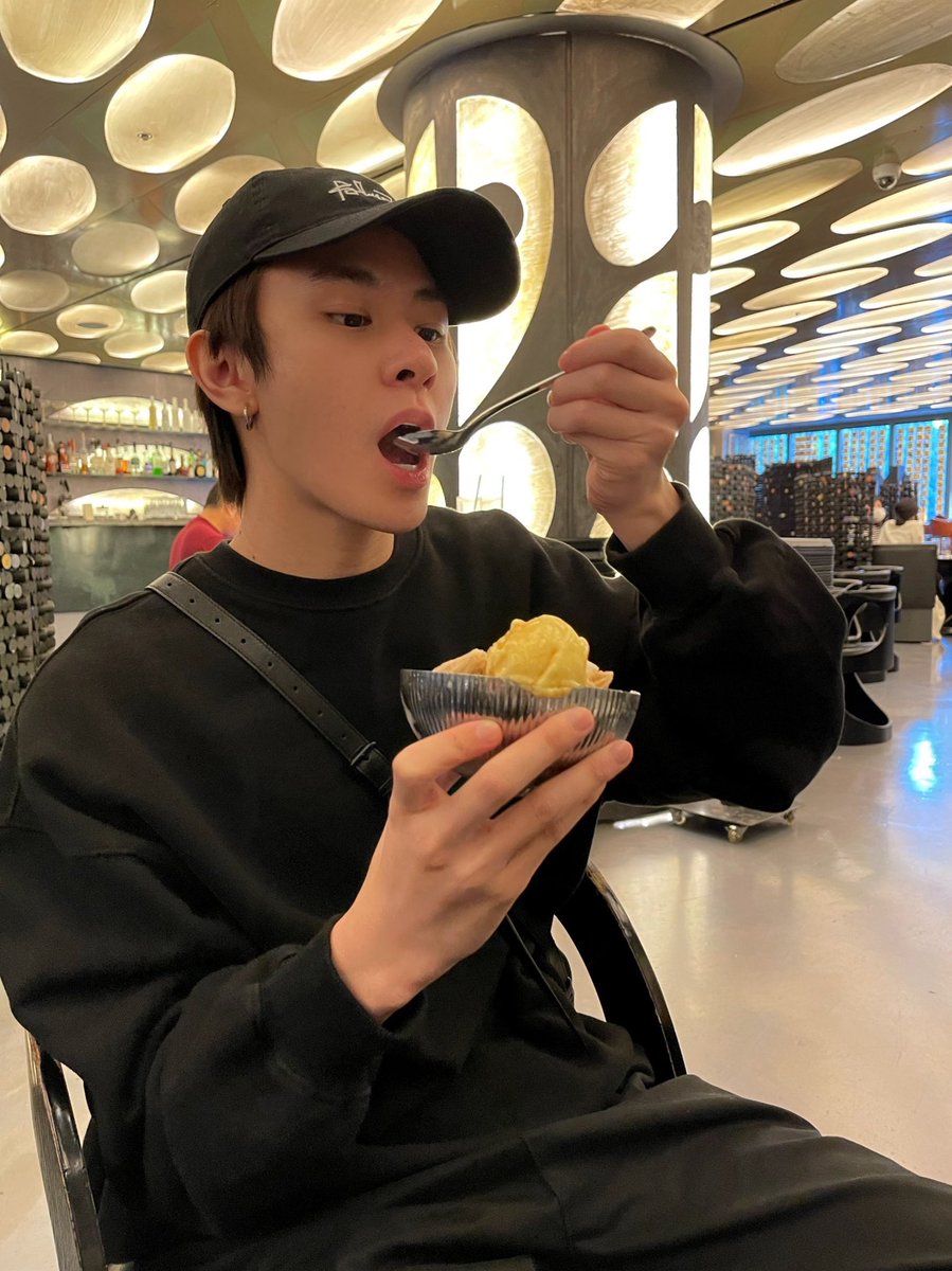 4NOLOGUE's tweet photo. Enjoy bingsu time 🍧😋

#TRINITY_TNT
#TRINITYStory
#4NOLOGUE https://t.co/avIUGM3r2i