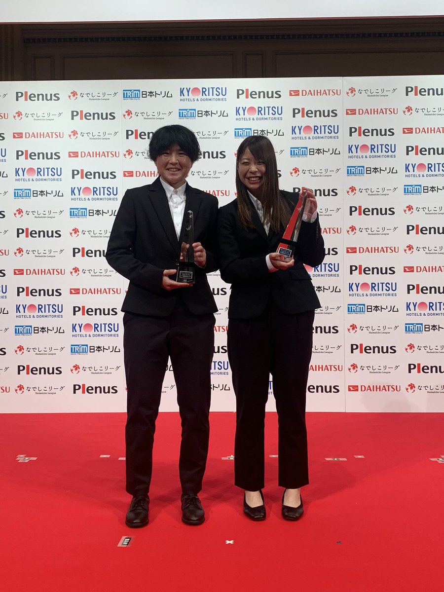sfidafc's tweet photo. 本日2021プレナスなでしこリーグ表彰式が
行われました✨
スフィーダ世田谷FCからは、
大竹麻友選手、奈良美沙季選手がベストイレブンに
大竹麻友選手が敢闘賞に
選出頂きました💙

大竹選手、奈良選手おめでとうございます✨ https://t.co/oOg5VRaAtf