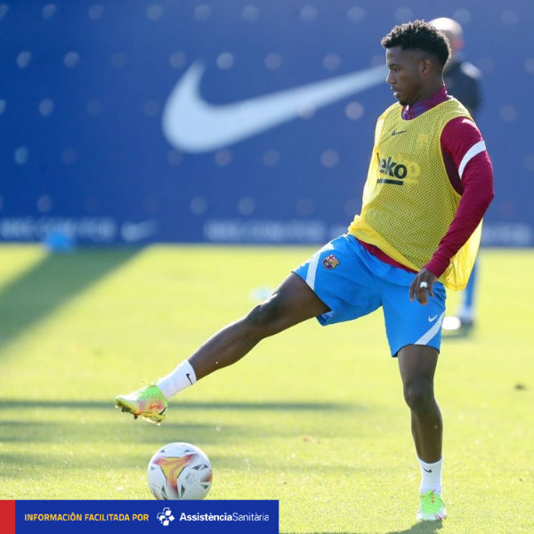 FCBarcelona_es's tweet photo. ‼ COMUNICADO MÉDICO

El jugador del primer equipo Ansu Fati tiene unas molestias en la rodilla derecha. Es baja y la evolución marcará su disponibilidad https://t.co/TIfcUfYEuy