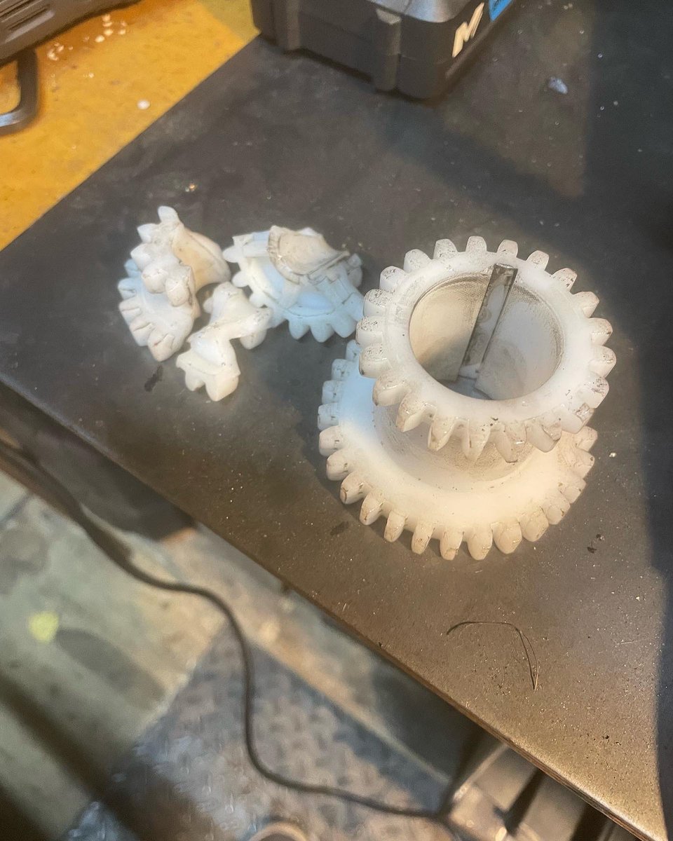 WhitleyForge's tweet photo. Why manufactures of these mills use plastic gears is a pain when a full strip down needed to reach them - luckily metal replacement gears available so upgraded repair @Sealeytools #minimill #home-machining #whitleyforge #shedlife https://t.co/XyFQulCEOV