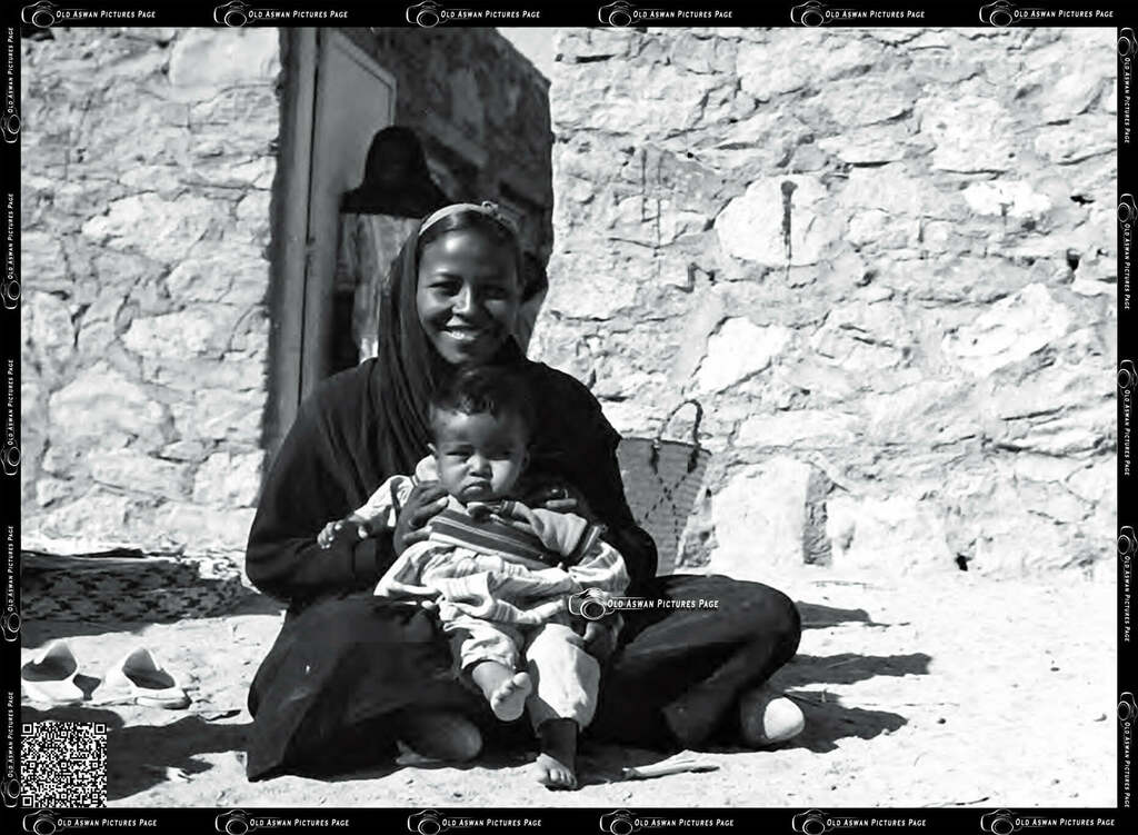 OldAswanPics's tweet photo. سيدة نوبية وطفلها وابتسامة صباحية صافية من نصر النوبة سنة 1965

#Old_Aswan_Pics https://t.co/6Rk4IXCRc5 https://t.co/Cgmte83FpN