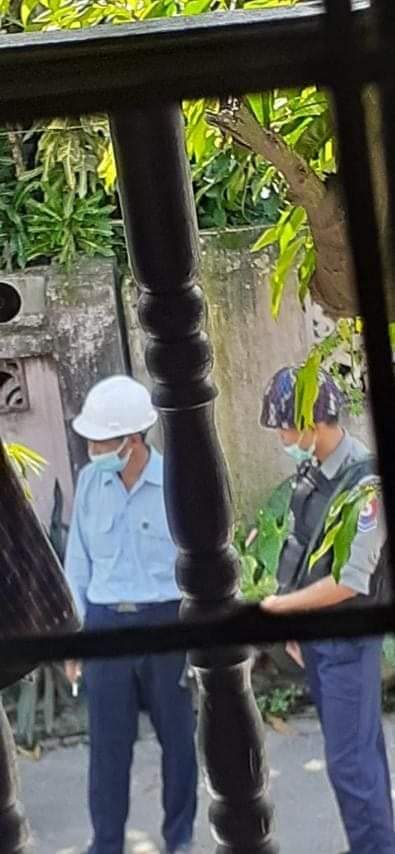 MayWongST's tweet photo. Local reports of #Myanmar #military cutting off electricity supply to some homes in #Yangon or threatening to do so as some citizens have refused to pay electric bills. It's people's act of civil disobedience as they don't want payments going to military #WhatsHappeningInMyanmar https://t.co/WGib5Aj28F