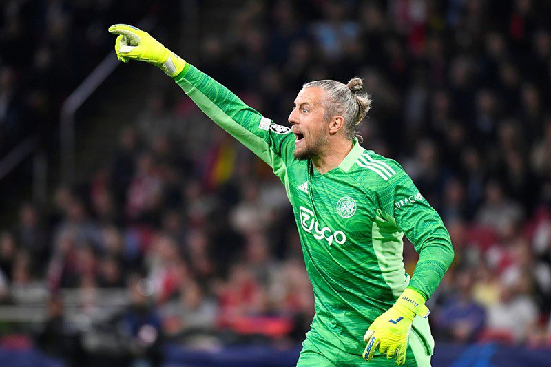 Remko Pasveer ~ UCL matchday 5 Goal Keepers