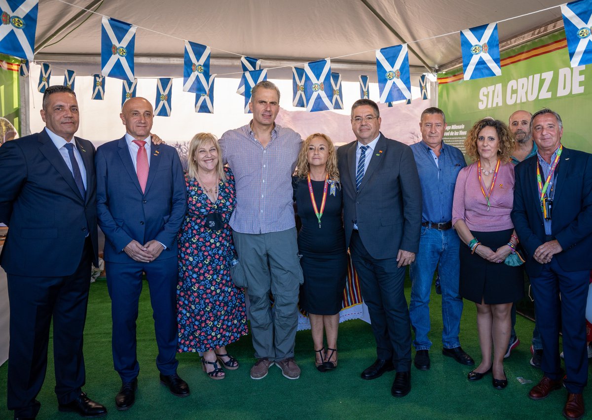 Vox_SCTenerife's tweet image. 📸 Nuestro Secretario General Javier Ortega Smith en la carpa de Vox Santa Cruz de Tenerife en #VIVA21 🇪🇸🇪🇸🇪🇸🇪🇸🇪🇸
_________________

#SoloquedaVOX #AgendaEspaña