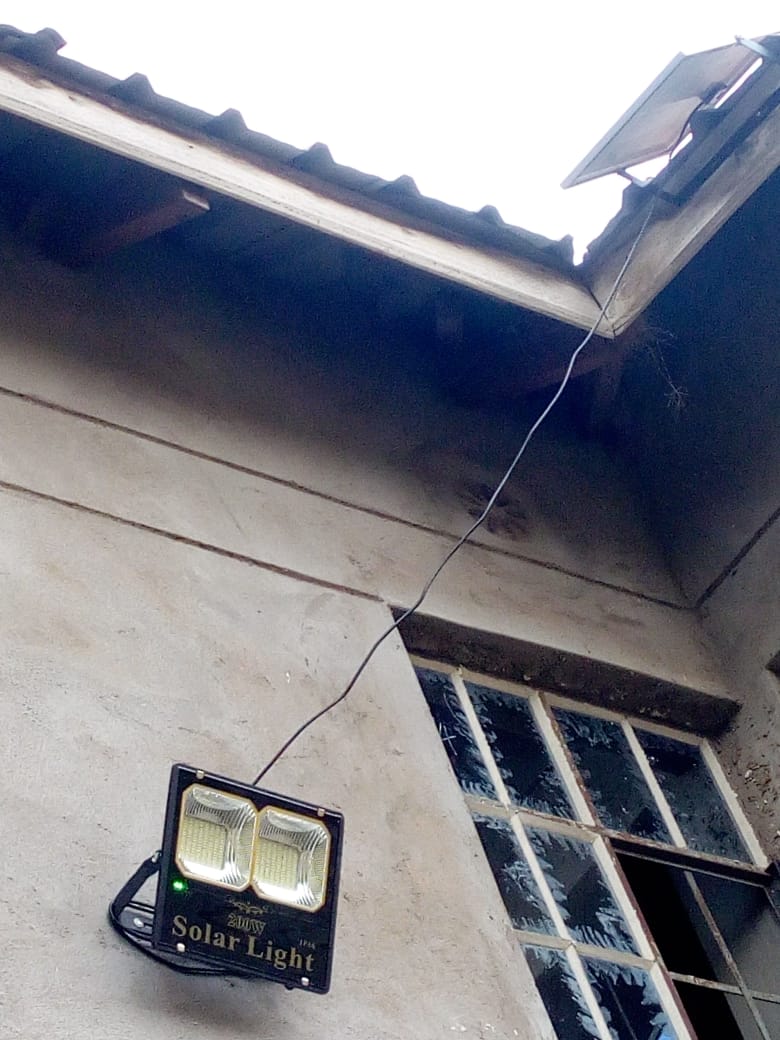 Gideon_Kitheka's tweet photo. Wednesday OFFERs!!
Very bright 200watts Solar Outdoor Security Floodlight, Perfect Security Light for your Compound. (Automatic with Photocells Senser to Automatically Switch ON at Night and OFF at Daytime.) Easy installation.

Kshs7,500/=
WhatsApp 0754212159 https://t.co/aYHQP1CE26