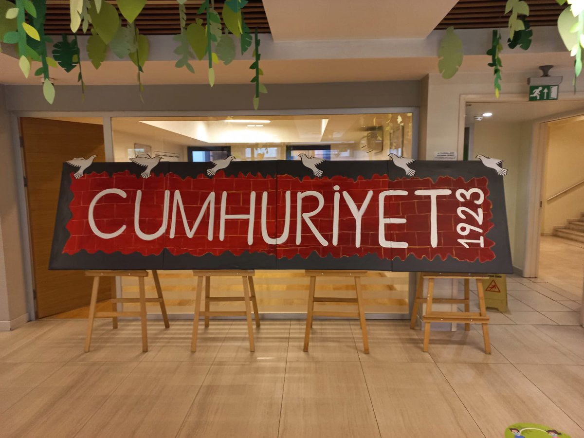 OzdereNazan's tweet photo. @gookhan_ @cecemsimsek @tarihatolyesi @BeyogluDoga Cumhuriyet bayramı için hazırız emeği geçen herkese teşekkürler Yaşasın Cumhuriyet 👏🏻 https://t.co/5eRqnD1ftn