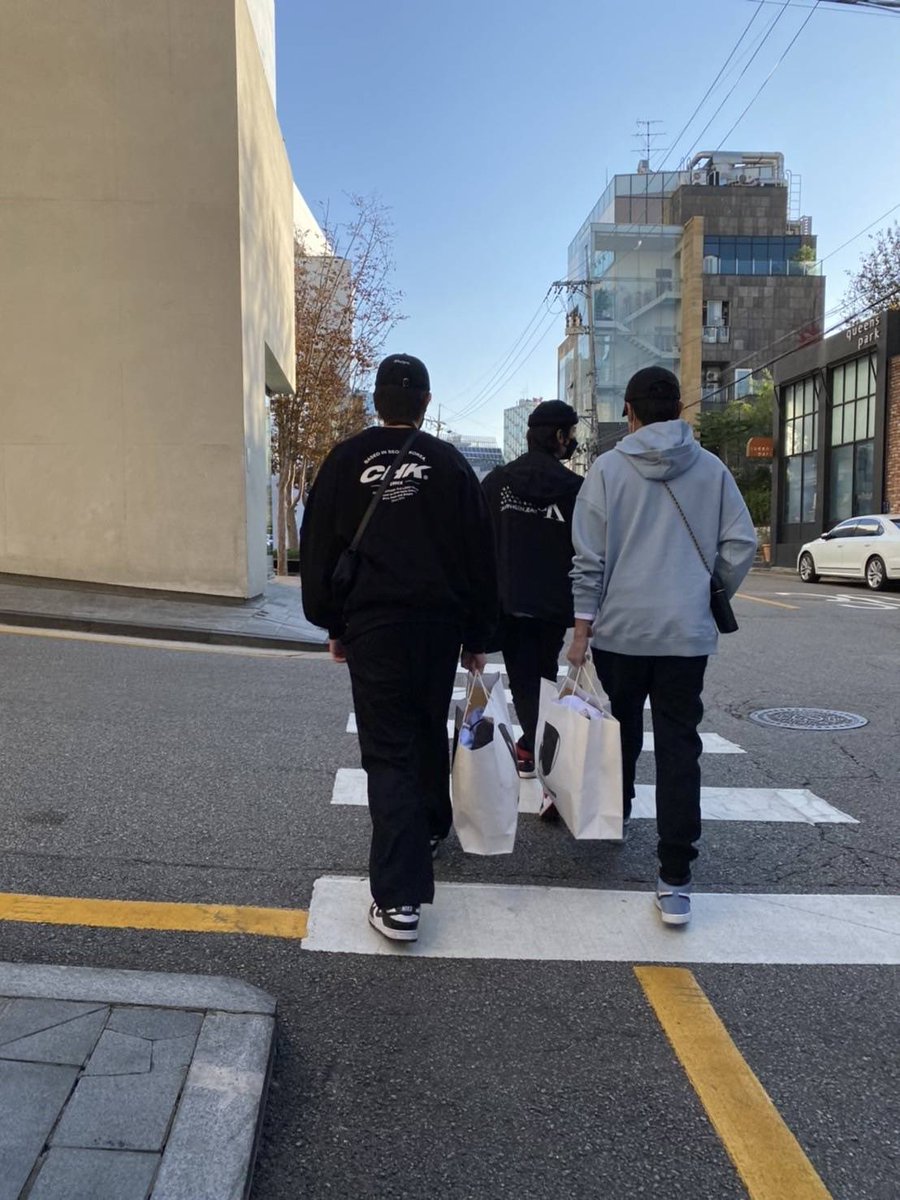 4NOLOGUE's tweet photo. Shopping, done!!
So what next ? 🤔

#TRINITY_TNT
#TRINITYStory
#4NOLOGUE https://t.co/hyjZ3jMCAe