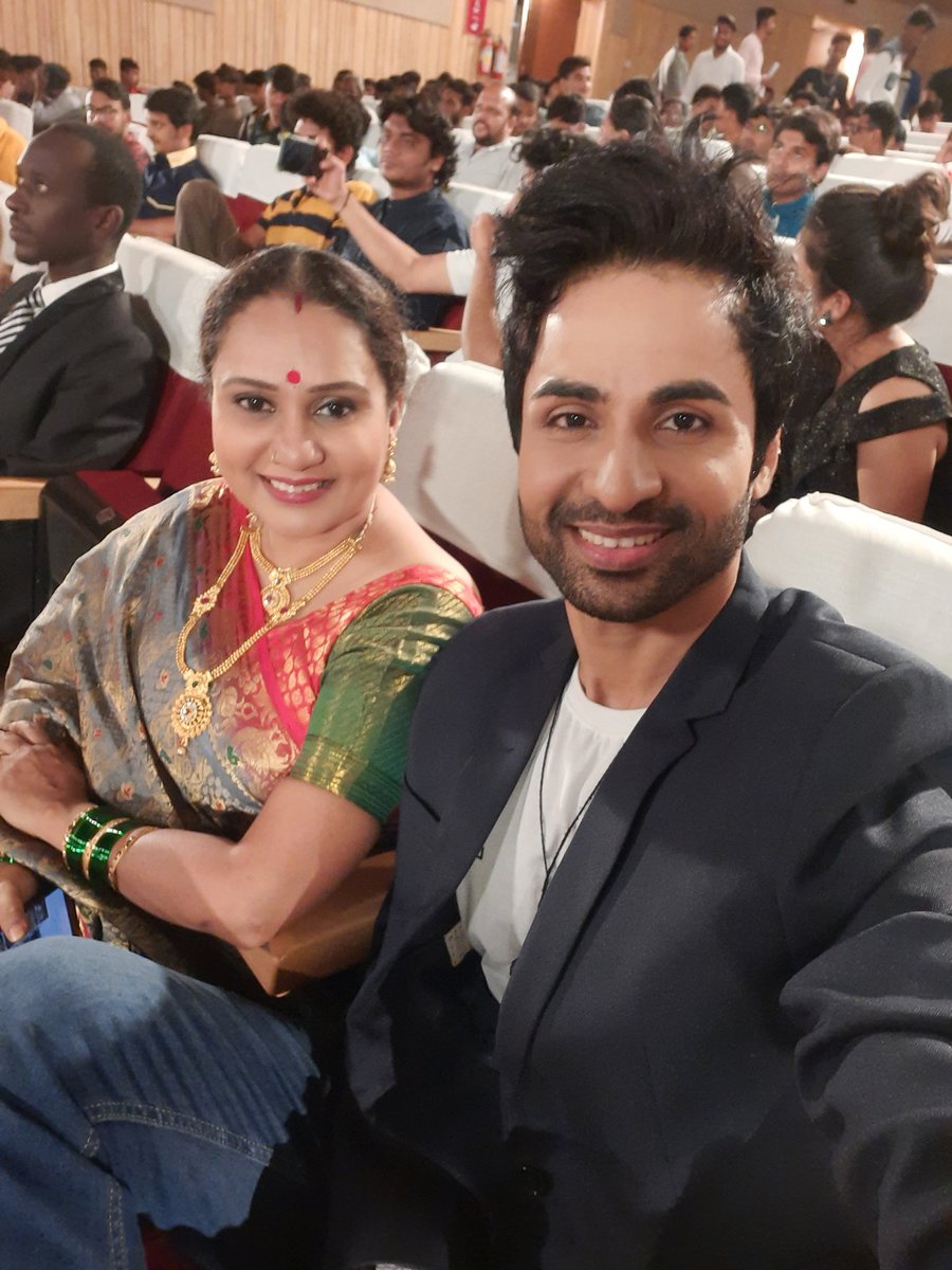 sannjjoy's tweet photo. New Film एकलव्य 
@Eklavyathefilm #satya 
#actorslife #actor #marathistars #marathicelebs #marathicelebrity #indianactor #film #workmodeon #newfilm #menofindia #marathimovie #vijaygite #janakipathak #makranddeshpande #priyaberde #sudhirnikam #sannjjoy #sanjayshejwal . https://t.co/E0NIdiNUnR