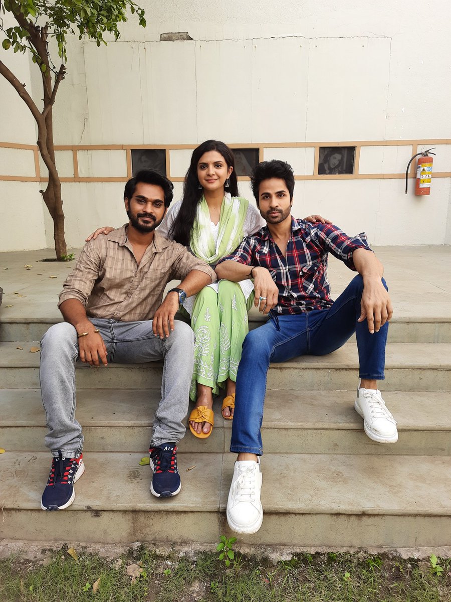 sannjjoy's tweet photo. New Film एकलव्य 
@Eklavyathefilm #satya 
#actorslife #actor #marathistars #marathicelebs #marathicelebrity #indianactor #film #workmodeon #newfilm #menofindia #marathimovie #vijaygite #janakipathak #makranddeshpande #priyaberde #sudhirnikam #sannjjoy #sanjayshejwal . https://t.co/E0NIdiNUnR