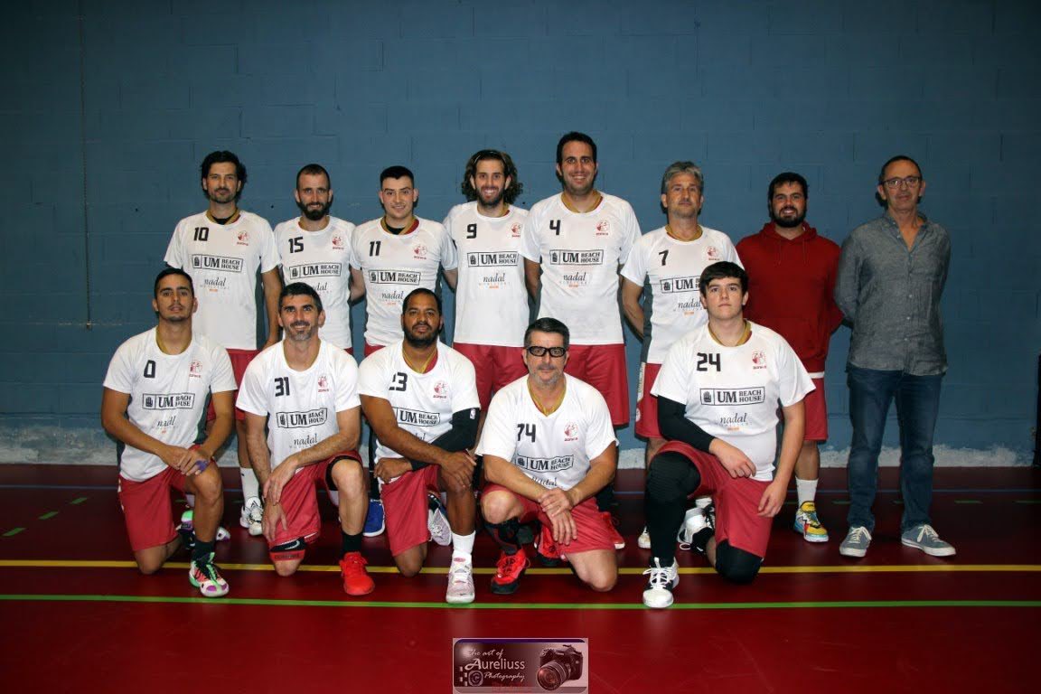 turPHONOS's tweet photo. No sé com deu ser, però quan pens en un equiparro de bàsquet me ve aquesta imatge...
Bon dia, i bona temporada! 💪🏼
@zonacinc #manacor
#botellines https://t.co/aLAKxV7n79